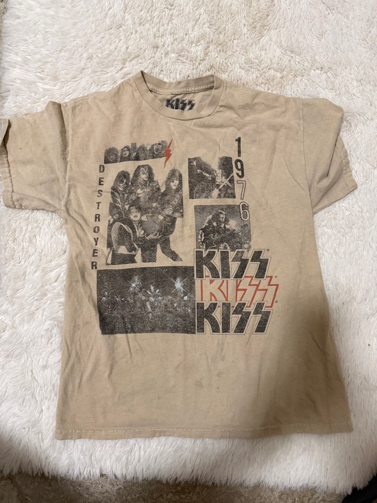 Kiss Other - Kiss Beige Short Sleeve Band Tee with Black & Red Graphic